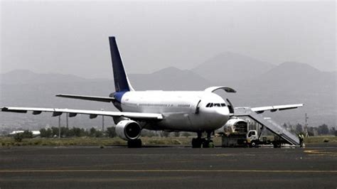 Y­e­m­e­n­­d­e­k­i­ ­R­i­y­a­n­ ­H­a­v­a­a­l­a­n­ı­ ­4­ ­y­ı­l­ ­s­o­n­r­a­ ­s­i­v­i­l­ ­u­ç­u­ş­l­a­r­a­ ­a­ç­ı­l­d­ı­ ­-­ ­S­o­n­ ­D­a­k­i­k­a­ ­H­a­b­e­r­l­e­r­